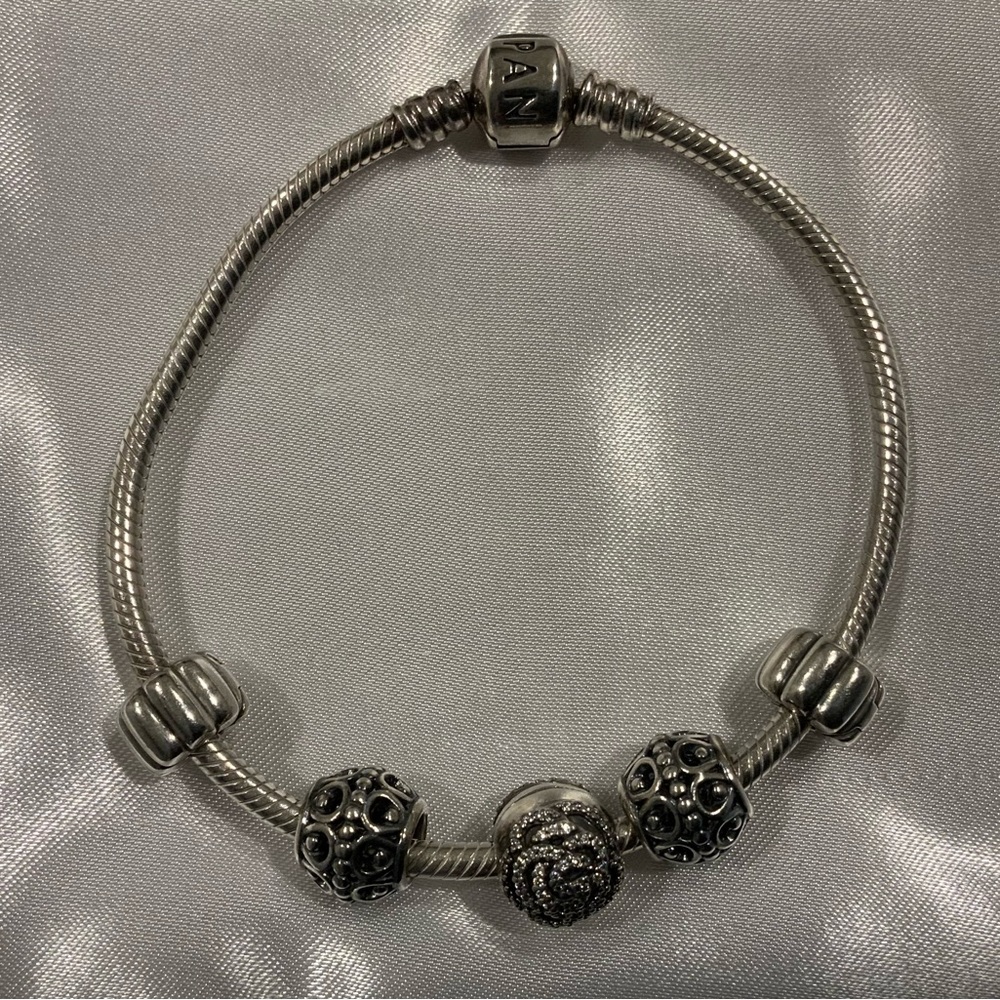Pandora bracelet with 5 charms